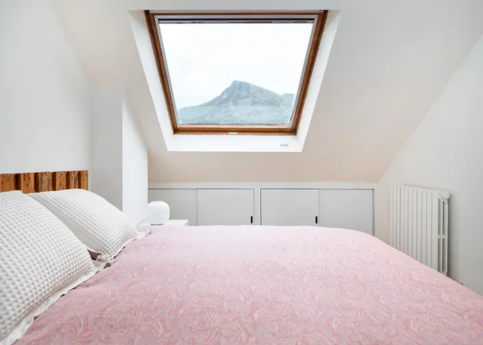 Precioso Atico Con Vistas L Wifi L P L Trastero Lägenhet Sallent de Gállego